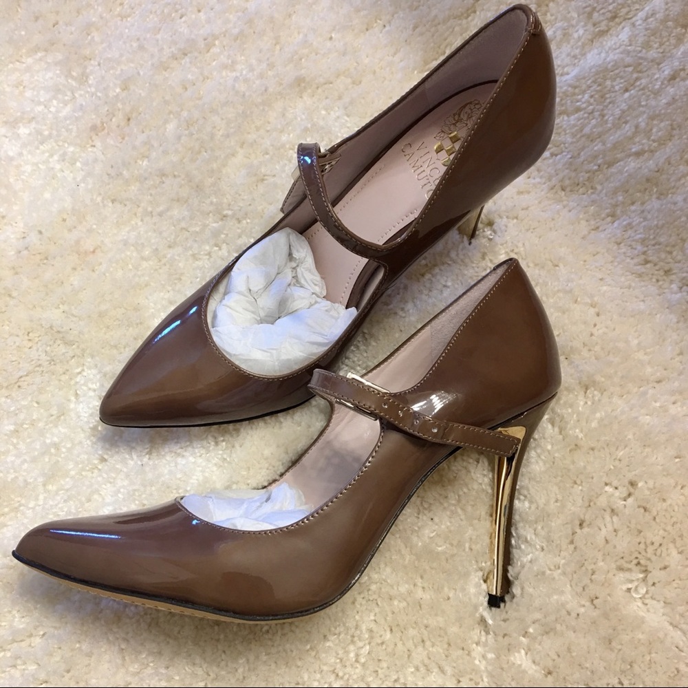 Vince Camuto, pump with ankle-strap, brand new!